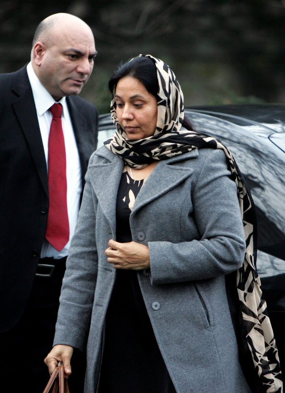 manchester evening news 11/01/08 inquest on shafilea ahmed kendal day4 faraza ahmed arrrives at the inquest to hear the verdict pic by Simon Pendrigh