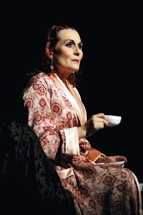 manchester evening news 08/07/09 shift news dress rehersal for prima donna at the opera house pic by Simon Pendrigh