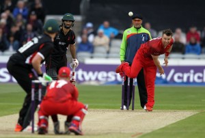 LANCASHIRE COUNTY CRICKET CLUB Emirates Old Trafford NatWest t20 Blast, North Group:  Lancashire Lightning v Leicestershire Foxes 15/05/15 Steven roft bowls to kj o'brien