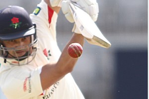 LANCASHIRE COUNTY CRICKET CLUB Emirates Old Trafford Lancashire v Leicestershire LV= County Championship Division Two, 15/06/15 Alviro Petersen  batting