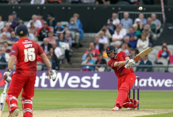 LANCASHIRE COUNTY CRICKET CLUB Emirates Old Trafford Lancashire Lightning v Derbyshire  Nat West t20 Blast 12/06/15  James Faulkner batting