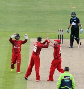 LANCASHIRE COUNTY CRICKET CLUB Emirates Old Trafford Lancashire Lightning v Worcestershire Rapids Nat West t20 Blast 18/06/15 Jordan Clark dismisses Moeen Ali