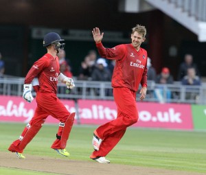 LANCASHIRE COUNTY CRICKET CLUB Emirates Old Trafford Lancashire Lightning v Worcestershire Rapids Nat West t20 Blast 18/06/15 Tom Bailey dismisses Whiteley