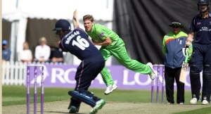 LANCASHIRE COUNTY CRICKET CLUB Blackpool Cricket Club Royal London One-Day Cup Lancashire v Middlesex 29/07/15 James Faulkner bowls to Morgan