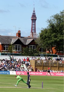 LANCASHIRE COUNTY CRICKET CLUB Blackpool Cricket Club Royal London One-Day Cup Lancashire v Middlesex 29/07/15 James Faulkner bowls