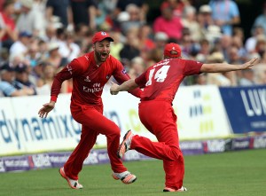 KENT COUNTY CRICKET CLUB t20 blast Quarter final Kent v Lancashire 15/08/15 Arron Lilley and Karl Brownget together to catch Stevens