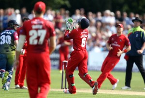 KENT COUNTY CRICKET CLUB t20 blast Quarter final Kent v Lancashire 15/08/15 Jos Buttler takes the catch to dismiss Billings