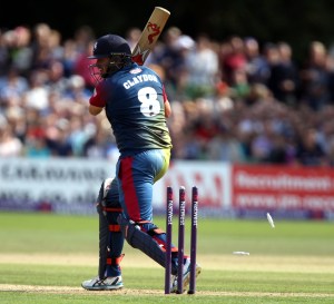 KENT COUNTY CRICKET CLUB t20 blast Quarter final Kent v Lancashire 15/08/15 James Faulkner bowls Claydon